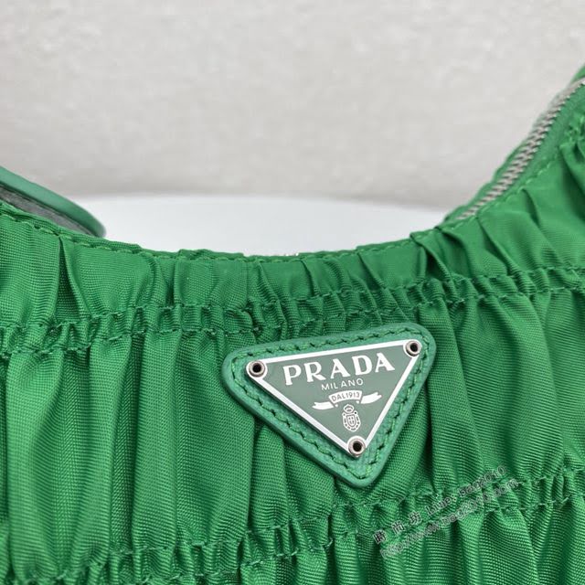 prada女包 普拉達2020專櫃最新款 1NE204 Prada nylon 皺褶Hobo手拎包 Prada復古風腋下包  pyd2300